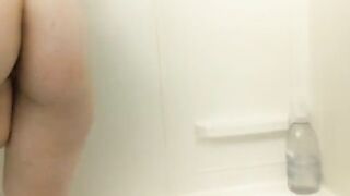 Short emo girl Eelet riding a huge dildo and showerhead