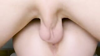 A woman squirts all over my dick, it's amazing!