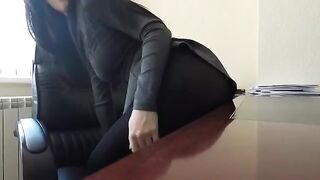 Mini Diva caressed her pussy in the office risking to be caught