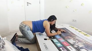 I fucked my stepmom through a box, she thought it was my dad’s move
