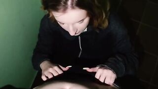 Couple fucked at the door while parents were at home
