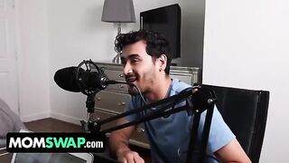 Mellanie Monroe and Ms Visual get their Latina cunts railed