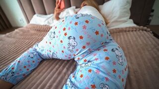 A hot stepdaughter seduced her stepfather by leaving the door open