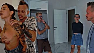 The husband watches his wife getting fucked by a realtor for a discount in HD
