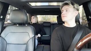 The hot girl is going to pay for the taxi ride with her mouth