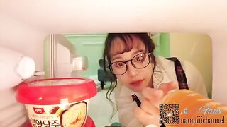 Drunk Asians have sex on the head, their legs are apart quickly