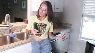 The babe was peeling vegetables when she decided to play a little solo