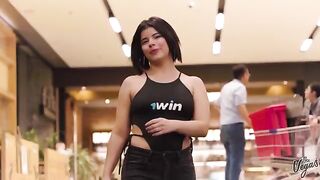 Shopping is a hell of a fun, especially with Selena!