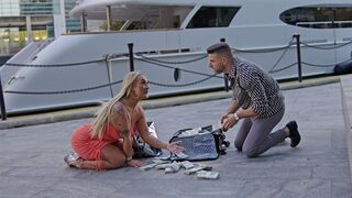 A British PAWG got fucked for a million dollars on the street