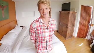 A guy fucks his fan, who comes with her pussy to cum