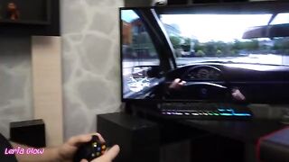 Woman distracted her boyfriend playing video games to fuck