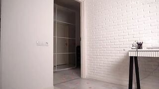 The courier was left without work on Valentine's Day, so he fucked