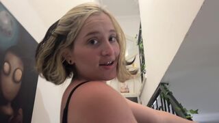 A hot chick prefers to get fucked instead of being paid, a steamy deal!