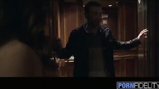 A man with a big dick hooks up Christiana Cinn in hotel