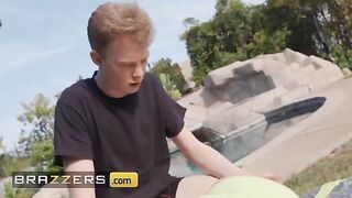 Steaming-hot MILF Dee Williams enjoys a ride with her stepdaughter