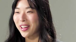 Korean teen Elle Lee shows how women orgasm through masturbation