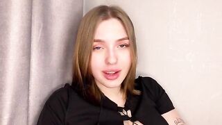 A hot girl with a juicy ass masturbates at home and reaches a powerful orgasm