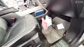 A young man met a girl at the store in the area and had sex