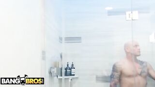 Mia Malkova ambushed her stepbrother, showcasing her iconic PAWG curves