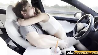 Babe fucked by a hot guy directly in the car