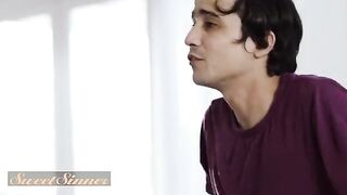 The girl came to her boyfriend's house to meet his father, who wanted sex