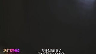 A girl was interrogated professionally while dressed in a cheongsam, showcasing intense skills