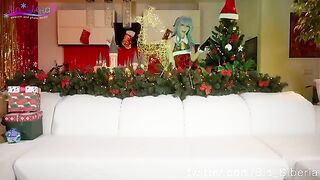 Sia Siberia cosplays Merry Christmas with a sweet treat in her wet pussy
