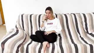 Biondina annoyed calls her friend to lick and fuck her. Italian dialogue