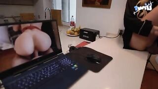 Fix the laptop and get intimate with a cute teen!