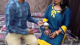 Desi Pari Aunty gets banged for money with clear Hindi audio, showcasing her seductive skills