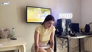The girl was fucked by a collector for not paying the debt
