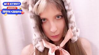 A sexy girl with a narrow pussy was fucked by a huge dick