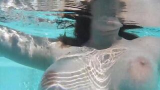 Fucked in the pool with a dildo - ErPorn