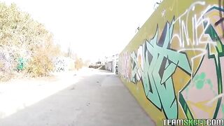 A pick-up guy hooked a girl and fucked her on the street