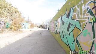 A pick-up guy hooked a girl and fucked her on the street