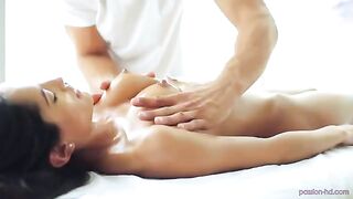 The masseur convinced the naive girl to have sex with him