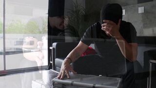 Officer Jacqueline Taylor gets fucked by a thief