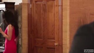 Two sisters share a cock of their friend in the bathroom, 60fps