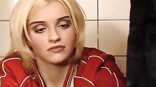 The washer got a sex lesson from a girl in the toilet