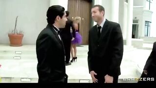 The bride had to fuck the witness while waiting for the painter