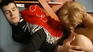 A mom woke up her son with a blowjob
