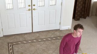 I met a guy in the bedroom in full readiness for sex, it was great