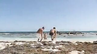 Beach threesome sex with hot blondie and her friend in bikini