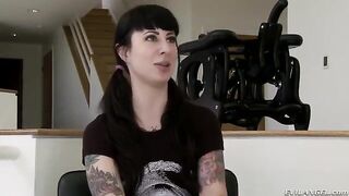 The guy caressed her pussy with his tongue, a true master of cunnilingus