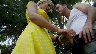 A guy fucked his girlfriend on a motorcycle, a thrilling ride