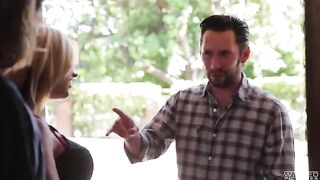 A guy fucked a girl with a beautiful face in the bedroom