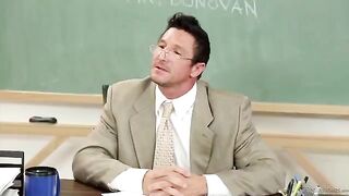 A student received a good mark thanks to the teacher's blowjob