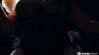 Big tits burlesque with stunning Liza Biggs in stockings