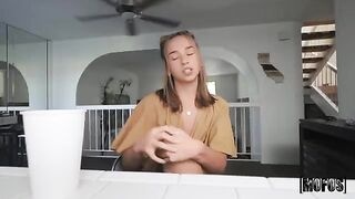 The girl gave the car favor and got a blowjob