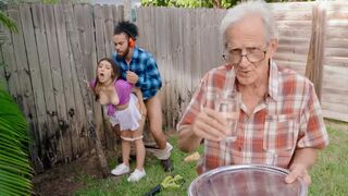 Leaf blowing guy got his dick sucked on the street